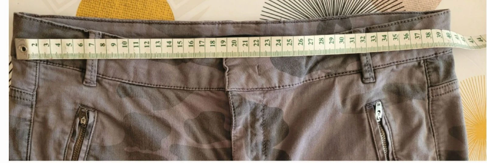 Monoprix Calça/Jeans Skinny TFr40/TL - Estampa Militar Cinza e Cintura Média em Ótimo Estado – photo 8